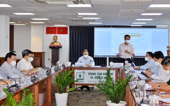 Cong an dang dieu tra vu mua ban trai phep thuoc tri COVID-19