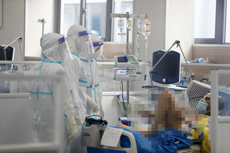 Bệnh nhân điều trịluôn được theo dõi sát sao các chỉ số sinh tồn của cơ thể. 