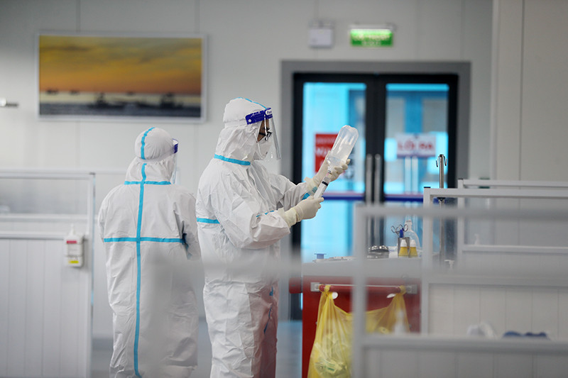 Họ được điều trị tại tầng thứ 3, là tầng cao nhất trong phác đồ chữa bệnh Covid-19 của Bộ Y tế, đã được chuyển từ nhiều nơi tới đây để điều trị. 