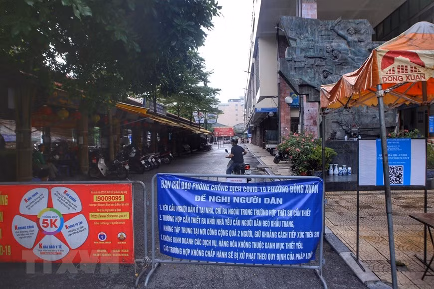 Chợ Đồng Xuân vẫn chưa hoạt động trở lại. (Ảnh: Tuấn Đức/TTXVN)