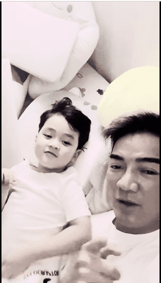 Dam Vinh Hung va con trai tau hai giua dem-Hinh-4