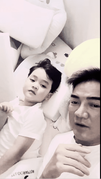 Dam Vinh Hung va con trai tau hai giua dem-Hinh-2