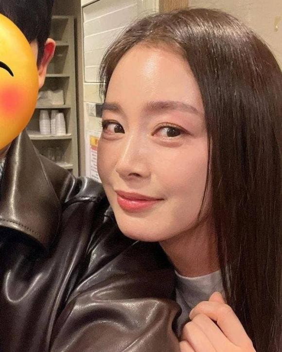 Nhan sac Kim Tae Hee o tuoi 42 nhu the nao duoi camera thuong?-Hinh-2