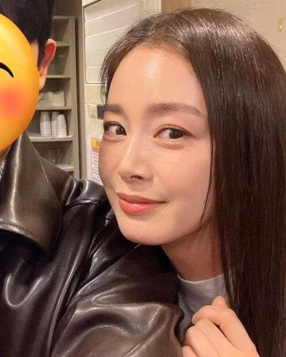 Nhan sac Kim Tae Hee o tuoi 42 nhu the nao duoi camera thuong?-Hinh-2