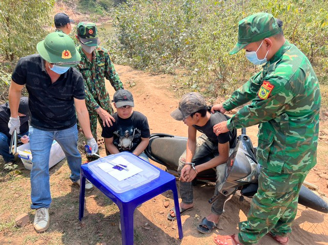 Gop tien sang Lao mua ma tuy ve su dung thi bi bat