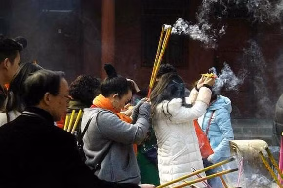 Vao chua thap huong le Phat, khong duoc uoc 3 dieu nay-Hinh-2