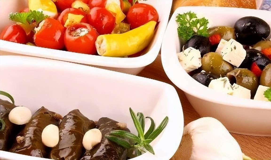 Điều gì sẽ xảy ra với cơ thể nếu ăn rau thay cơm? ảnh 1