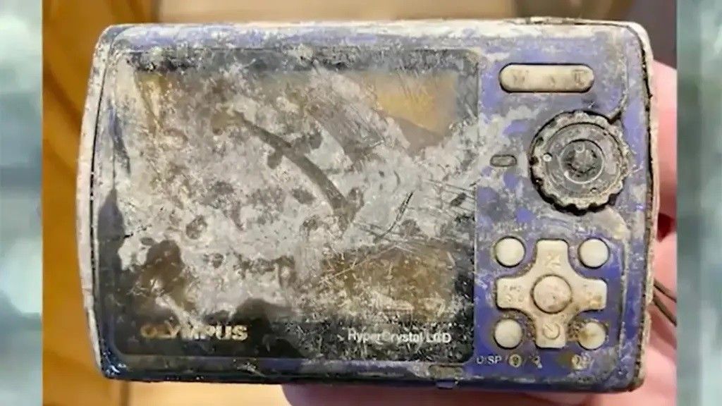 Ngư dân tìm thấy chiếc máy ảnh bị mất của người lạ ảnh 1