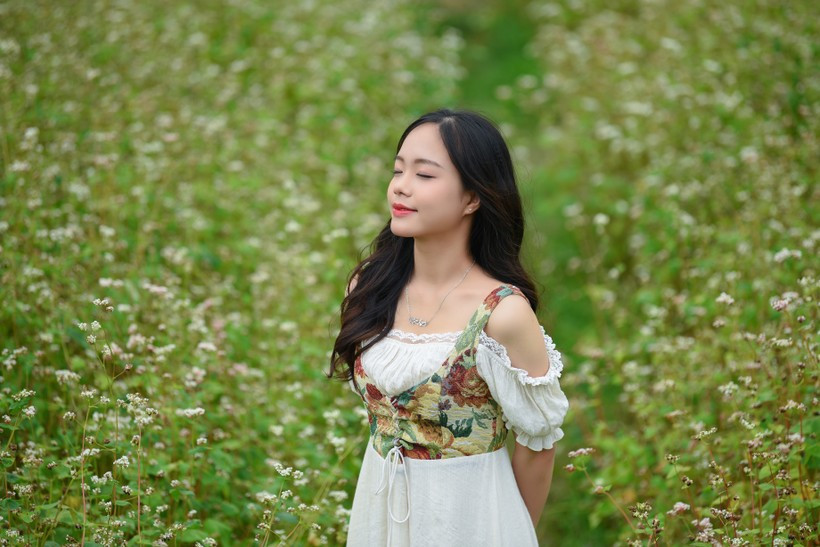 A khoi Tai sac Phuong Dong thang hang nhan sac sau dang quang-Hinh-3