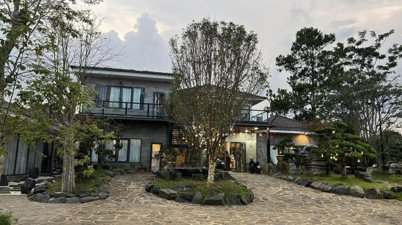 Chi gai Hoa hau Dang Thu Thao khoe khong gian song cuc dinh