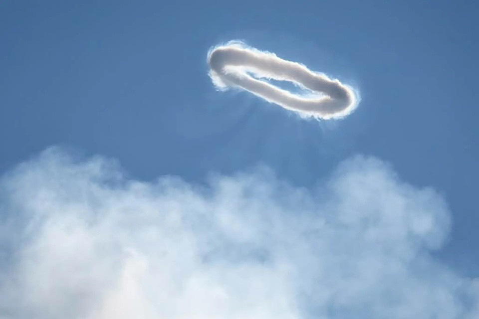 Vong tron bi an tren mieng nui lua