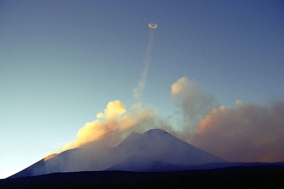 Vong tron bi an tren mieng nui lua-Hinh-2