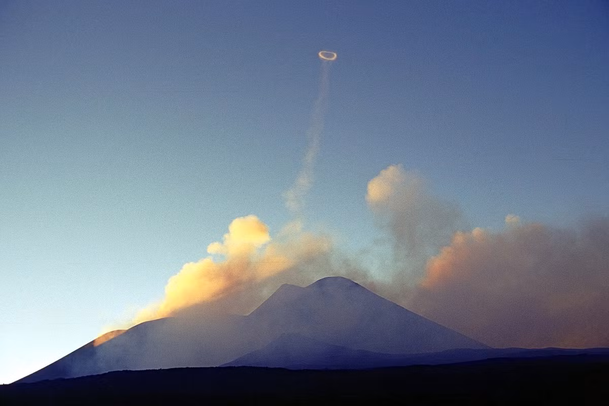 Vong tron bi an tren mieng nui lua-Hinh-2