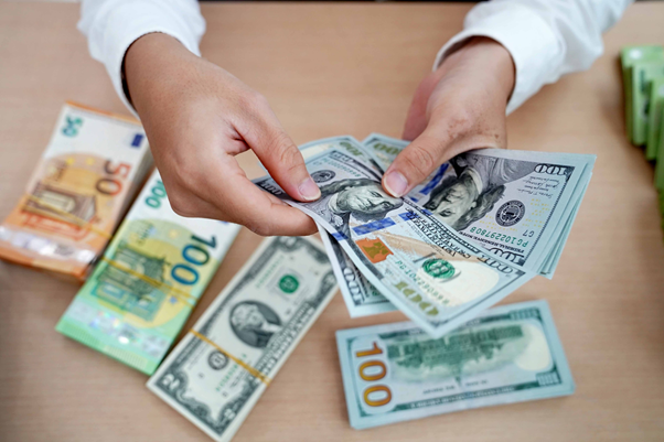 Ty gia USD hom nay 12/4/2025: Tiep tuc lao doc?