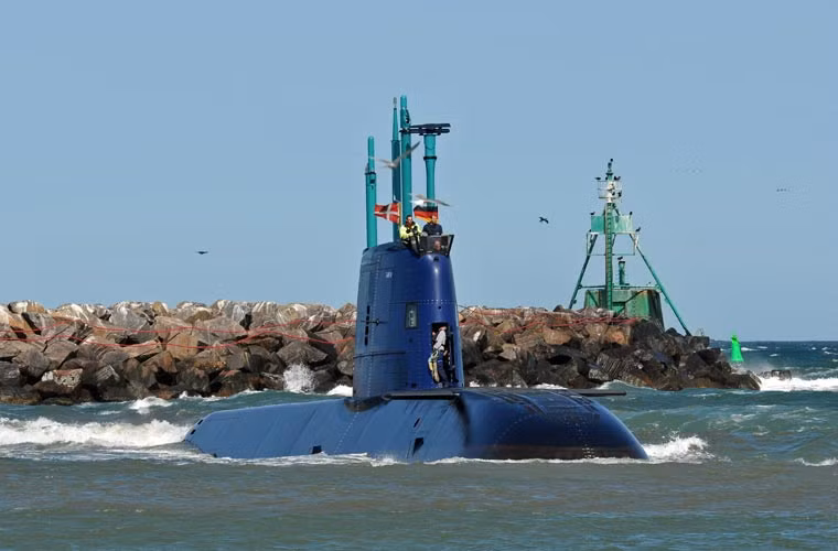 Dự kiến, chiếc tàu ngầm AIP thứ 2 của Israel INS Rahav sẽ về tới Haifa vào tháng 3-4/2015, còn chiếc thứ 3 (hoặc là chiếc thứ 6 thuộc lớp Dolphin) sẽ về trong vòng 6 năm nữa.