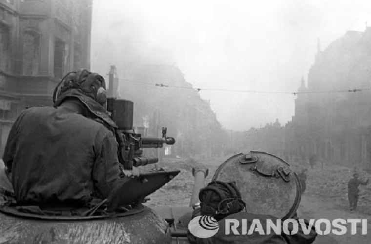 Cảnh chiến đấu trên đường phố Danzig, Ba Lan vào năm 1945.