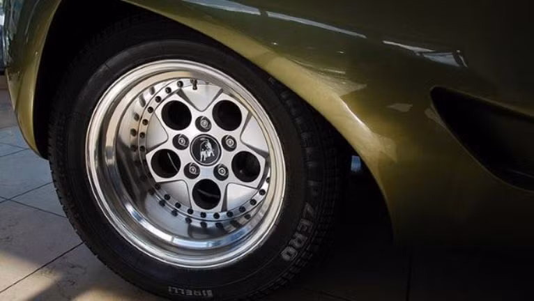 Chiếc xe sau khi độ được khoác lên mình màu áo xanh lá cây, với các chi tiết bằng nhôm. Chữ "Sogna" trong tiếng Ý có nghĩa là "giấc mơ". Chiếc xe ra mắt tại triển lãm Motor Show 1991 với ý định bán một số lượng hạn chế. Vài năm sau đó, một mẫu thử nghiệm đầy đủ chức năng của Sogna được sản xuất cho triển lãm Essen Motor Show 1994.