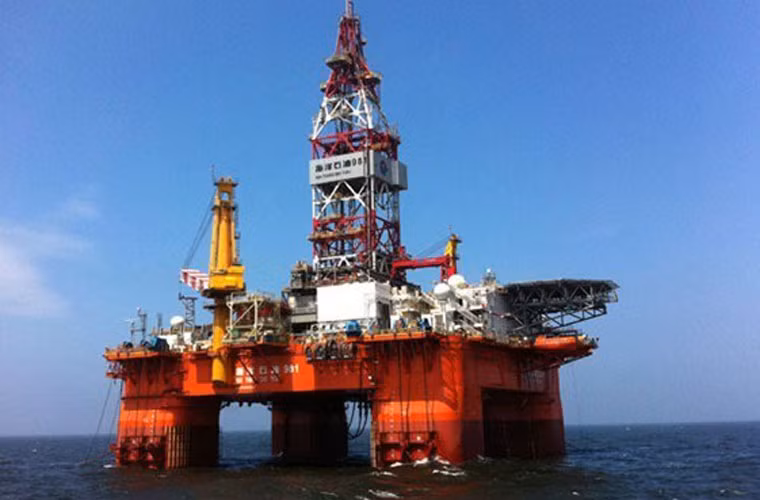 Trong những ngày qua, Trung Quốc liên tục duy trì số lượng lớn các tàu (lên tới 99 chiếc ngày 15/5) bảo vệ giàn khoan trái phép Hải Dương 981 (HD981) hạ đặt trong vùng đặc quyền kinh tế của Việt Nam. Hàng chục tàu này thuộc nhiều lực lượng của Trung Quốc, trong đó đóng vai trò chủ đạo là Hải cảnh (hay gọi là Cảnh sát biển Trung Quốc, tiếng Anh là China Coast Guard) và Ngư chính.