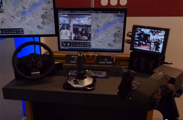 Bên trong phòng điều khiển của UGV G-NIUS.