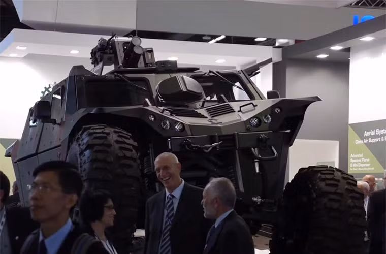 Xe chiến đấu bọc thép hạng nhẹ CombatGuard - một sản phẩm của tập đoàn IMI. CombatGuard được thiết kế với khả năng di chuyển trên những địa hình ghồ ghề.