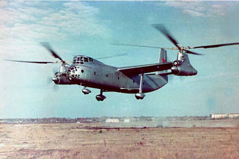 Mẫu thử nghiệm của chiếc Ka-22 do Liên Xô chế tạo.