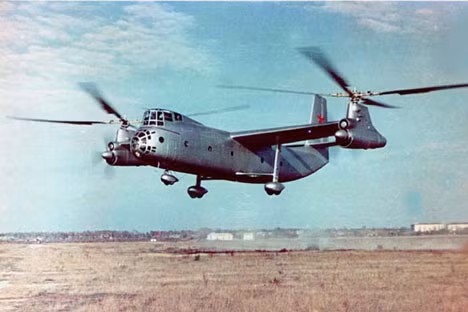 Mẫu thử nghiệm của chiếc Ka-22 do Liên Xô chế tạo.