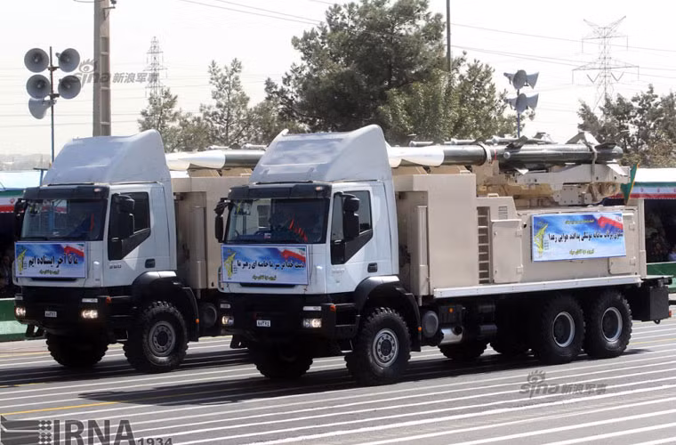 Bệ phóng tên lửa phòng không tầm trung Raad-1 được đặt trên khung bệ xe vận tải dân sự. Nó được tuyên bố là có thể hạ mọi mục tiêu trên không bằng tên lửa Taer-2, tầm bắn tối đa 50km và độ cao hạ mục tiêu 25-27km.