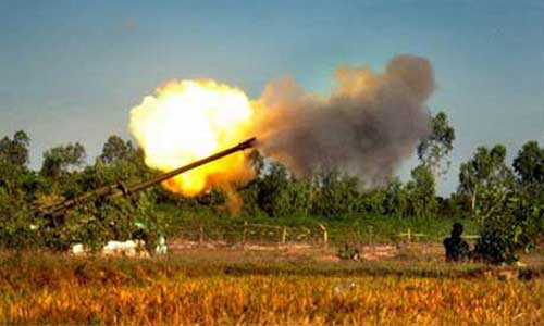 Lựu pháo M46 130mm khai hỏa trong cuộc diễn tập của Quân đội Nhân dân Việt Nam.