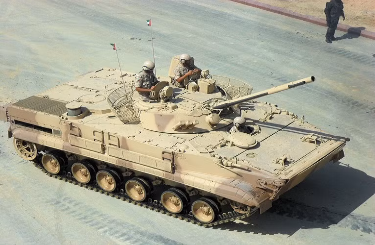  BMP-3: là mẫu xe chiến đấu bộ binh được Liên Xô chế tạo để làm đối trọng với thiết kế M-2 Bradley của Quân đội Mỹ. Tuy nhiên, thiết kế của BMP-3 không khác gì một mẫu xe tăng hạng nhẹ hỏa lực rất mạnh, mạnh hơn bất kỳ loại xe chiến đấu bộ binh nào trên thế giới.
