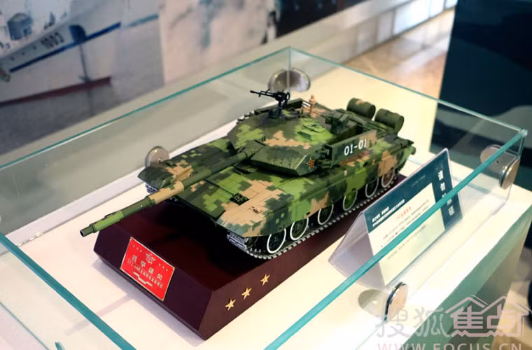 Mô hình xe tăng Type 99 - đây là một trong những dòng sản phẩm xe tăng hiện đại được người Trung Quốc kỳ vọng vượt qua các thế hệ xe tăng cùng thời của Mỹ, Đức và Nga.