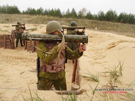 Ống phóng đạn cháy Shmel trong biên chế quân đội Belarus. Nó là một vũ khí cá nhân mang lại nhiều nỗi sợ hãi tâm lý cho đối phương.