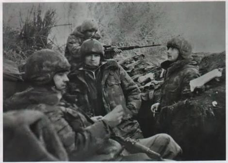 Một nhóm Spetsnaz của Liên Xô đang ém quân tại một vị trí bí mật trước giờ G. Một nhóm Spetsnaz của Liên Xô đang ém quân tại một vị trí bí mật trước giờ G.