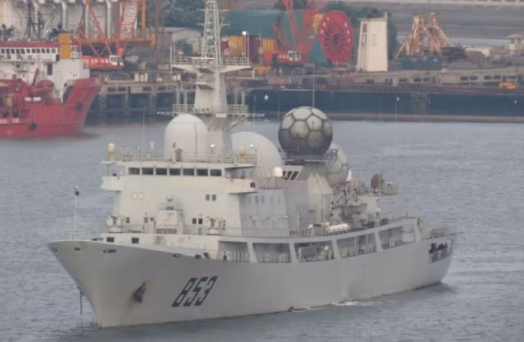 Dongdiao (Type 815) là lớp tàu trinh sát đa năng hiện đại nhất của Trung Quốc. Nó có chiều dài 130m, rộng 16,4m, lượng giãn nước 6.000 tấn. Tàu trang bị hai động cơ diesel SEMT Pielstick, công suất 14.400 mã lực, tốc độ tối đa 20 hải lý/giờ. 