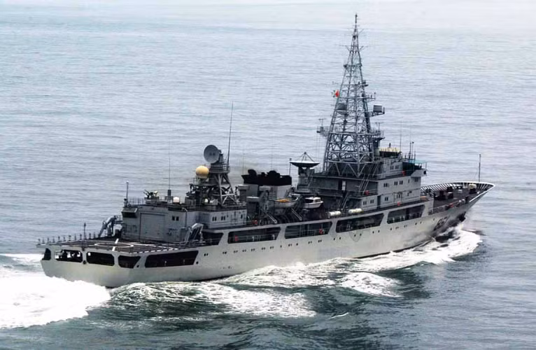 Trong ảnh là Beijixing (851) khi còn chưa được lắp các vòm cầu bảo vệ radar. Con tàu này được ghi nhận là thường xuyên hiện diện ở vùng biển tranh chấp với Nhật Bản.