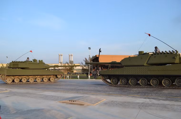 Altay là xe tăng chiến đấu chủ lực thế hệ 3 của Thổ Nhĩ Kỳ,đang trong giai đoạn nghiên cứu, là một phần của kế hoạch sản xuất xe tăng trong nước. Tên của loại xe tăng này được đặt nhằm vinh danh tướng Fahrettin Altay (1880-1974) người chỉ huy Binh đoàn Kỵ binh số 5 trong cuộc chiến tranh giành độc lập Thổ Nhĩ Kỳ.