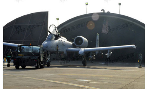 Do căn cứ Osan tương đối gần khu phi quân sự (DMZ) ngăn cách 2 miền, nên các máy bay bố trí tại đây thường là có khả năng chi viện hỏa lực, chống tăng, bộ binh...