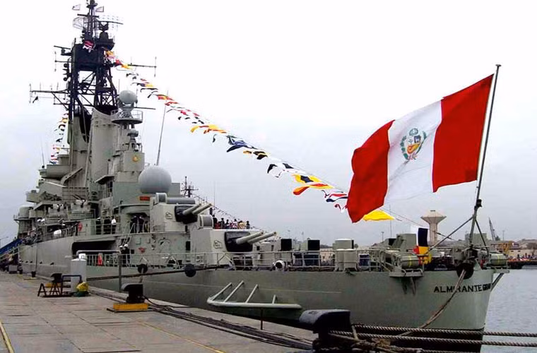 Pháo M42 có tầm bắn tối đa 26km với các mục tiêu mặt nước, 15km với mục tiêu trên không. Pháo có tốc độ bắn 10 viên/phút đối với đạn AP, 15 viên/phút với đạn HE. Hiệu quả của pháo M42 đối với các mục tiêu đường không có thể không chắc chắn nhưng nó có sức công phá rất mạnh với các mục tiêu mặt nước hay ven bờ.