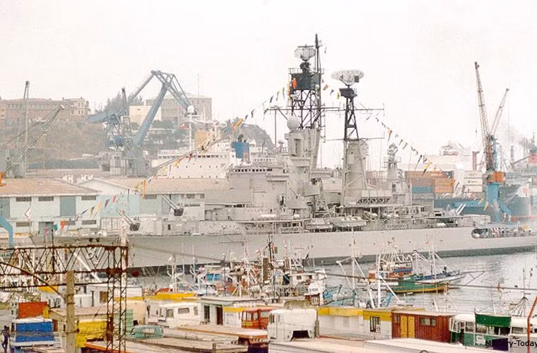 Cả hai tàu đã được cho nghỉ hưu lần lượt vào năm 1973 và 1976. Tuy nhiên, sau đó Hải quân Peru đã mua lại và được đổi tên thành BAP Almirante Grau và BAP Aguirre.