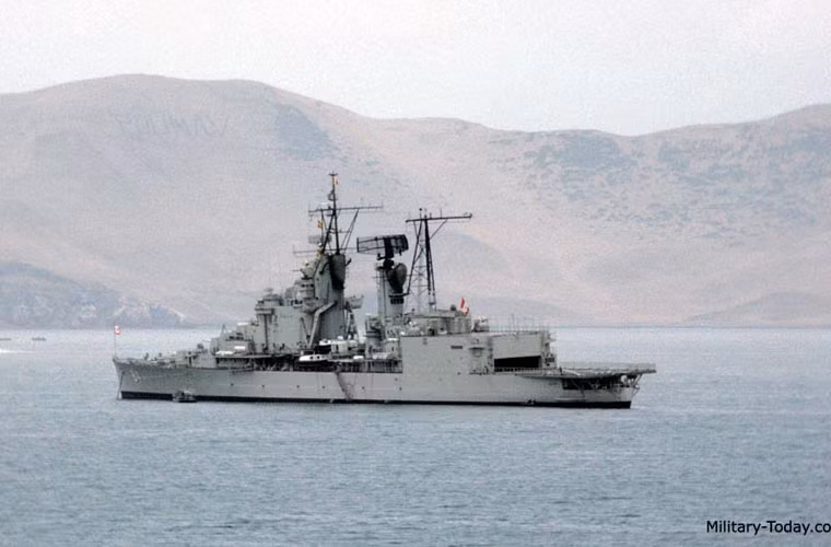 Những năm 1990, Peru đã lên kế hoạch nâng cấp tuần dương hạm này để bổ sung tên lửa chống hạm Otomat. Hai ụ pháo hạm phía sau được sửa đổi để làm sàn đáp và nhà chứa cho 3 trực thăng. Tuy nhiên kế hoạch nâng cấp với tên lửa chống hạm đã không được thực hiện do thiếu kinh phí.