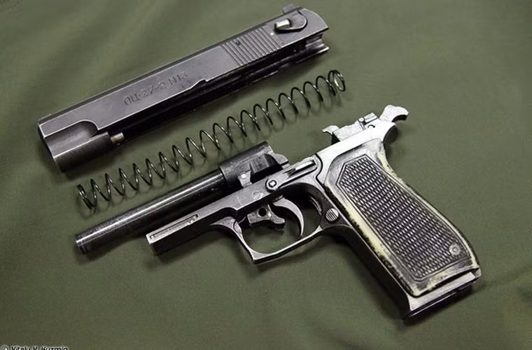 Các bộ phận bên trong của súng lục OTS-27.