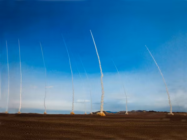 Tên lửa đạn đạo là một trong những vũ khí khiến Đài Loan lo ngại từ Trung Quốc. Trong ảnh, các bệ phóng tên lửa tầm ngắn DF-15 đồng loạt khai hỏa.