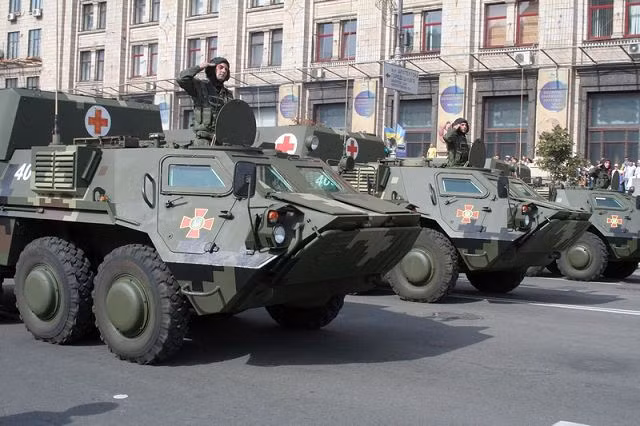 Xe bọc thép cứu thương chiến trường BMM-4S dựa trên nền tảng BTR-4E.