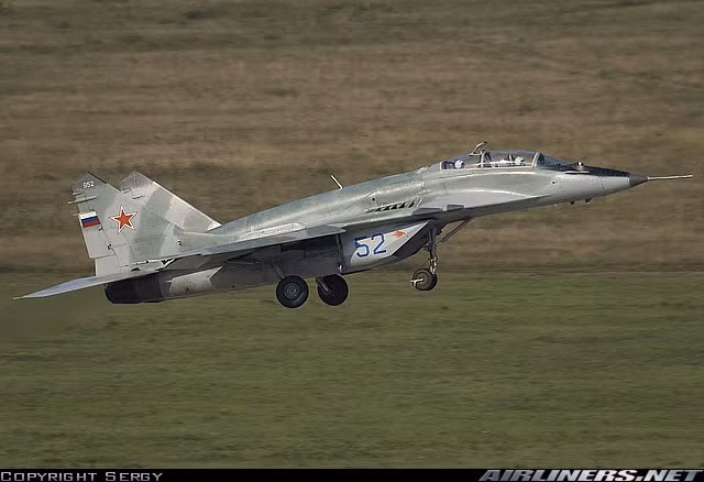 MiG-29SMT-2 (MiG-29UBT) với cái lưng gù lớn