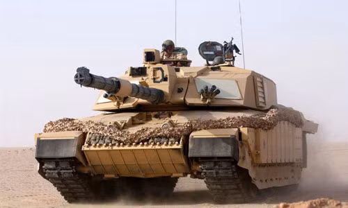 Đứng vị trí thứ 3 là xe tăng chiến đấu chủ lực Challenger II của Quân đội hoàng gia Anh, giá 8,6 triệu USD. Đây được xem là một trong những loại xe tăng được bảo vệ tốt nhất hiện nay, điều này được minh chứng qua các cuộc chiến mà nó đã tham gia. Kể từ khi ra đời năm 1994 tới nay, chỉ có 3 trường hợp Challenger II bị thiệt hại, đặc biệt là trong cuộc chiến Iraq 2003, nó bị trúng đạn súng chống tăng mạnh nhất thế giới RPG-29 (Nga sản xuất) nhưng kíp lái chỉ bị thương nhẹ.