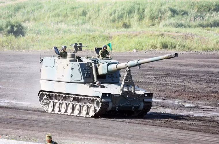 Type 99 155mm là loại pháo tự hành được sản xuất bởi Mitsubishi Heavy Industries cho lực lượng Phòng vệ mặt đất Nhật Bản. Type 99 được đưa vào sử dụng từ năm 1998.