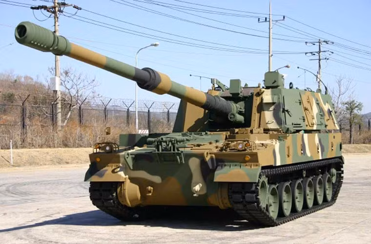 Loại đại bác trên bánh xích khủng tiếp theo ở châu Á là K-9 Thunder của Hàn Quốc. Nó được sản xuất bởi Samsung Techwin và đưa vào sử dụng trong quân đội Hàn Quốc từ năm 1999.