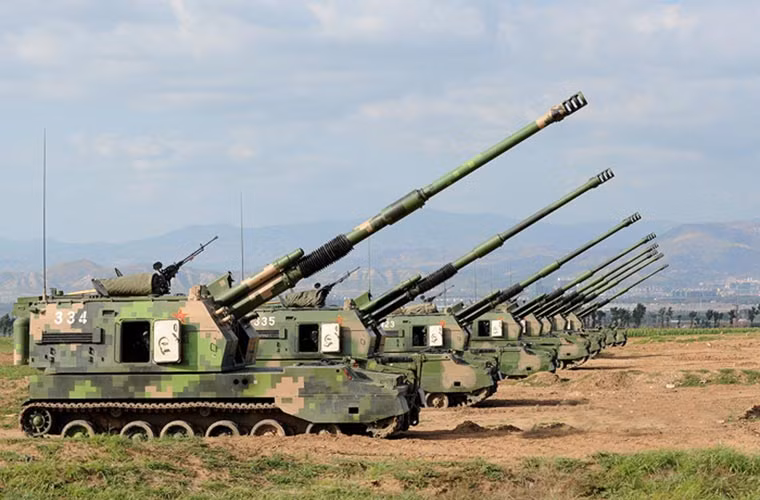 PLZ-05 của Trung Quốc cũng là một đại diện góp mặt trong những đại bác trên bánh xích khủng nhất ở châu Á.