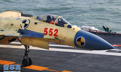 Tiêm kích hạm J-15 số hiệu 552.