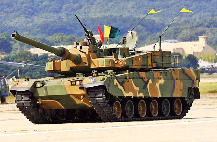 Việc chiếc xe có giá cao như vậy do Hàn Quốc phải nhập khẩu nhiều công nghệ để trang bị cho xe do nền công nghiệp quốc phòng nước này chưa đủ sức sản xuất. Trên xe được ứng dụng hàng loạt công nghệ cực kỳ hiện đại gồm: giáp (hệ thống phòng thủ chống tên lửa soft - hard Kill, giáp phản ứng nổ ERA, module giáp phức hợp); hệ thống quản lý chiến đấu; hệ thống nạp đạn tự động; hệ thống giảm xóc thông minh...