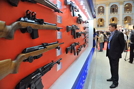 Các công ty vũ khí Nga bắt đầu lấn sân sang các nước Phương Tây do tình hình kinh tế khó khăn chung.